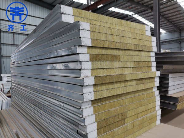 彩鋼瓦夾心巖棉板(彩鋼復合巖棉板) 彩鋼瓦夾心巖棉板(彩鋼復合巖棉板)