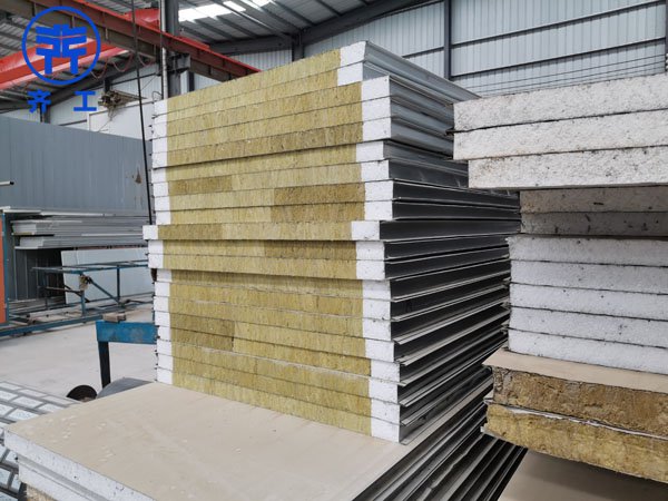 彩鋼瓦夾心巖棉板(彩鋼復合巖棉板) 彩鋼瓦夾心巖棉板(彩鋼復合巖棉板)